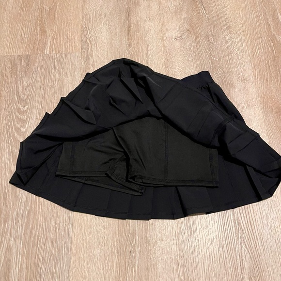 Alo varsity skirt new without tag - Picture 3 of 6